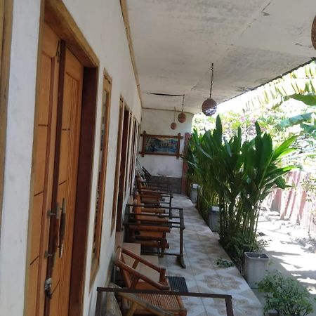 Dua Nina 2 Guesthouse Гили Траванган Экстерьер фото