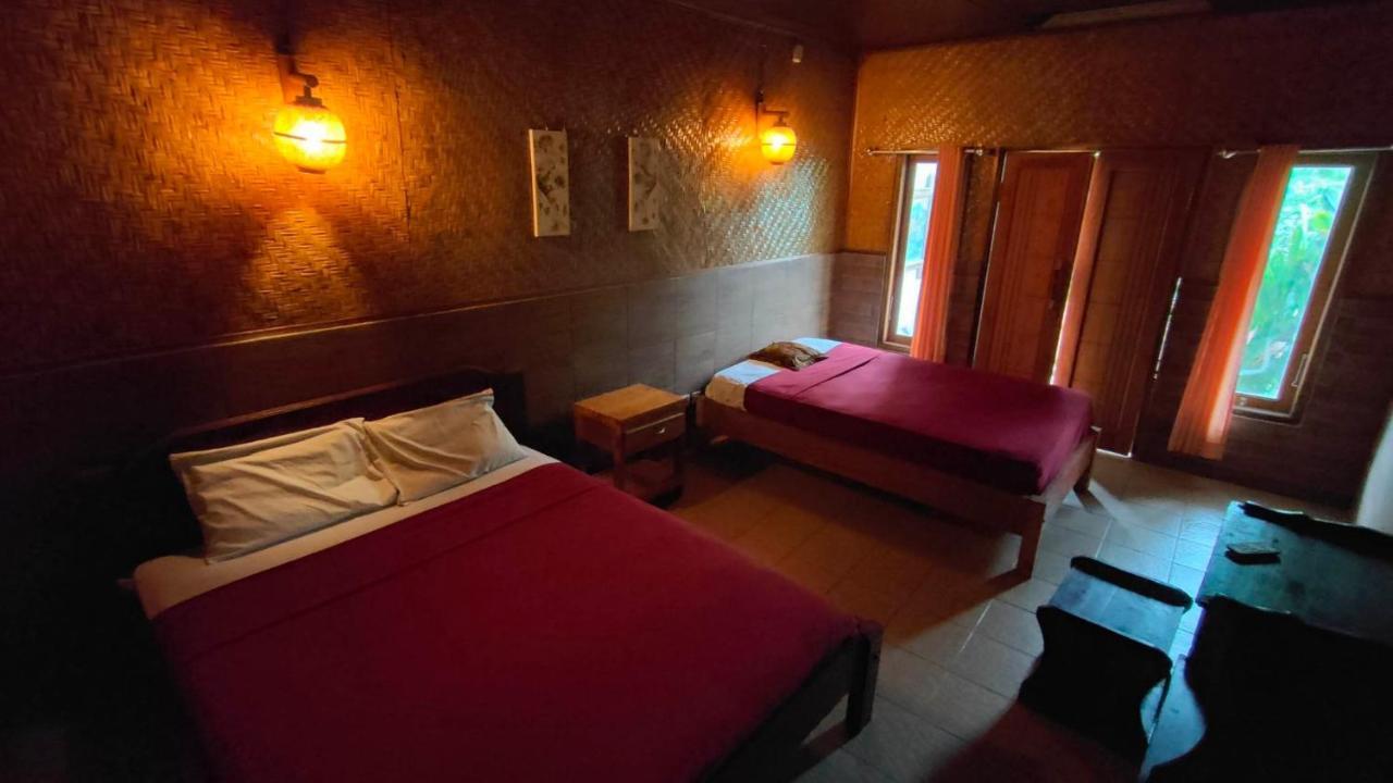 Dua Nina 2 Guesthouse Гили Траванган Экстерьер фото